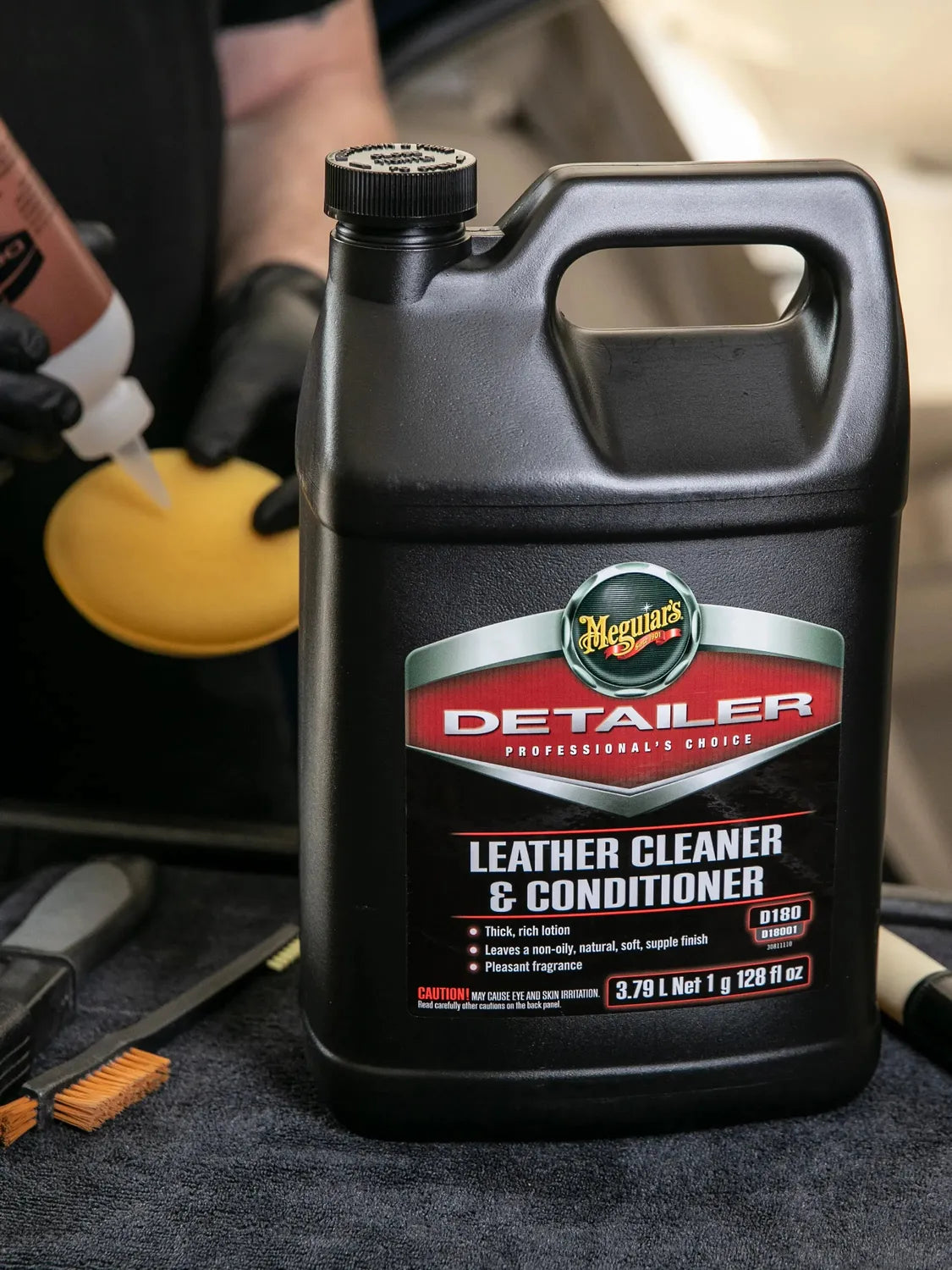 Meguiar's Leather Cleaner & Conditioner (1 Gallon / 3.78 L)-3
