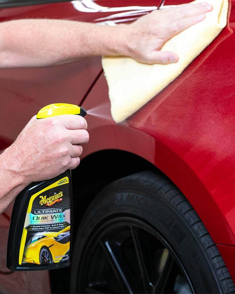 Image of meguiars ultimate quick wax being applid